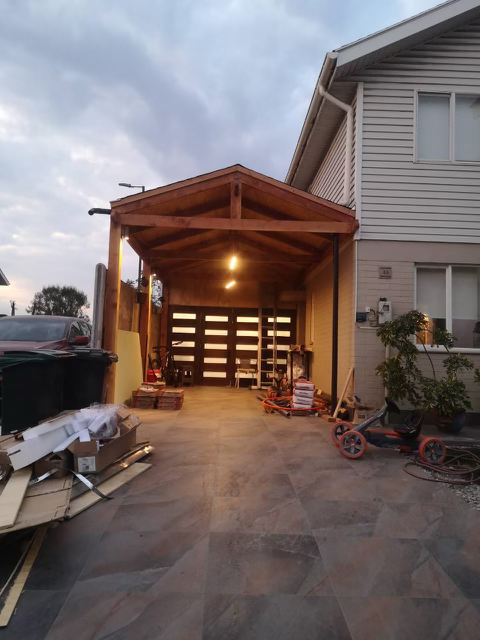 Cobertizo y techumbre exterior